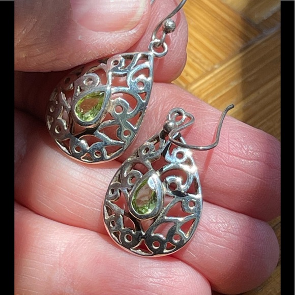 Jewelry - Peridot 925 sterling filigree earrings